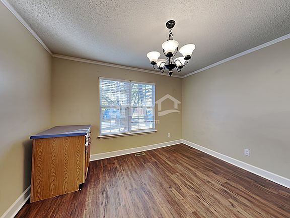 5th image of 208 Sonoma Dr