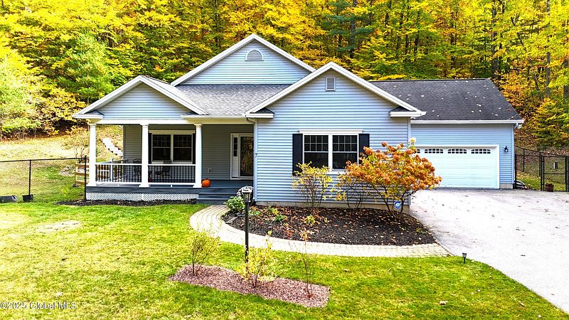 2nd image of 7 Seymour Drive