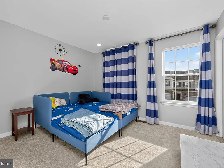 271 Fairfield Cir W — Photo 15