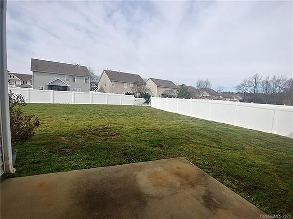 2nd image of 1003 Little Chapel Ln