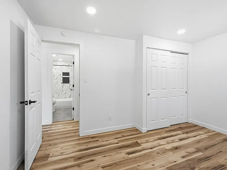 23 University Dr — Photo 21