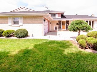 1010 S Lancaster St, Mount Prospect, IL 60056