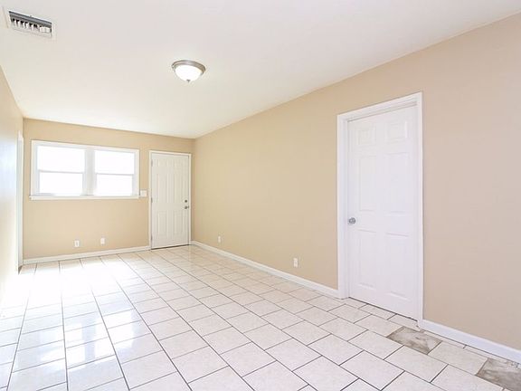 4th image of 239 Ardmore St