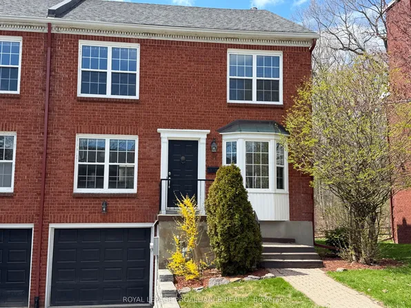 39 Country Club Pl, Brockville, ON K6V 6T8