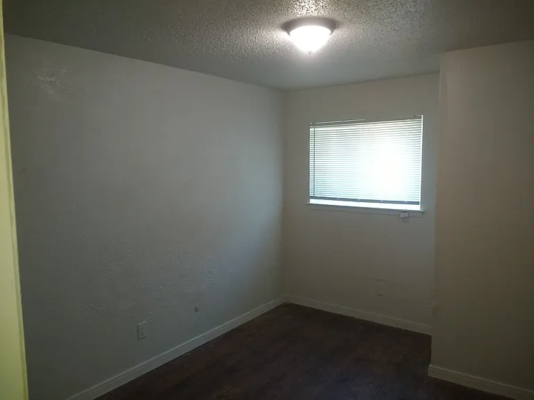 1026 Pleasant Valley Ln — Photo 7