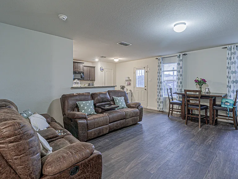 2831 Lavender Mdw — Photo 3