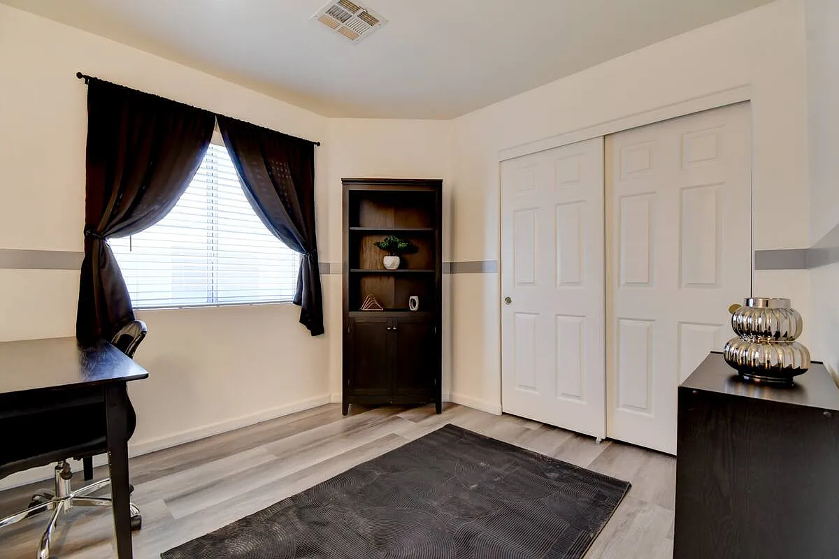 3 bed, $5,500 — Photo 3