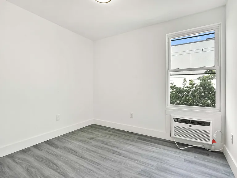 1278 E 222nd St #2 — Photo 7