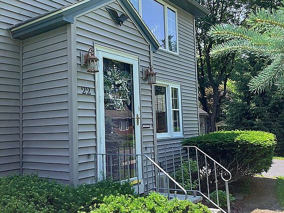 3rd image of 20-22 N Belmont Cir N