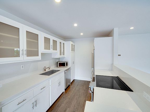 4th image of 2101 California Ave #2