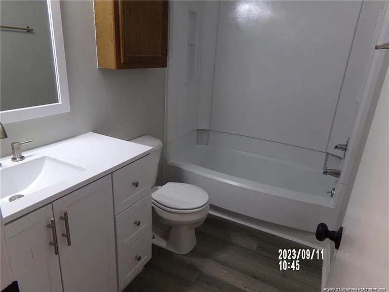 118 Girard Ave — Photo 17