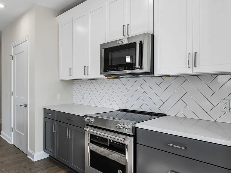 5233 Highpointe Lakes Dr #401 — Photo 24