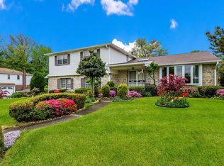 876 Red Wing Ln, Huntingdon Valley, PA 19006