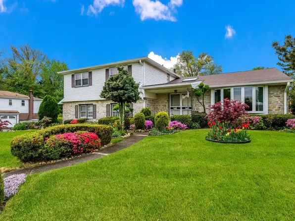 876 Red Wing Ln, Huntingdon Valley, PA 19006