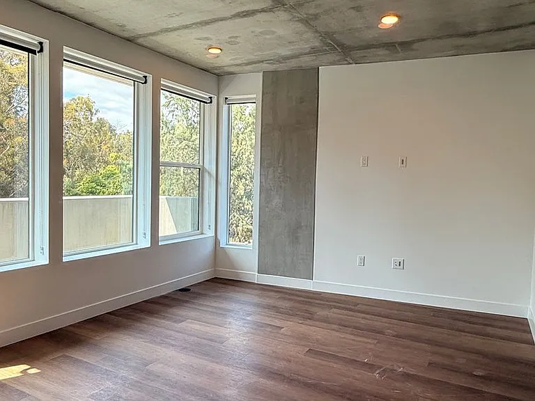 Rainford Apartments — Photo 99