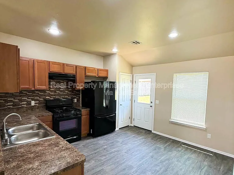 13229 Bridgewater Dr — Photo 6