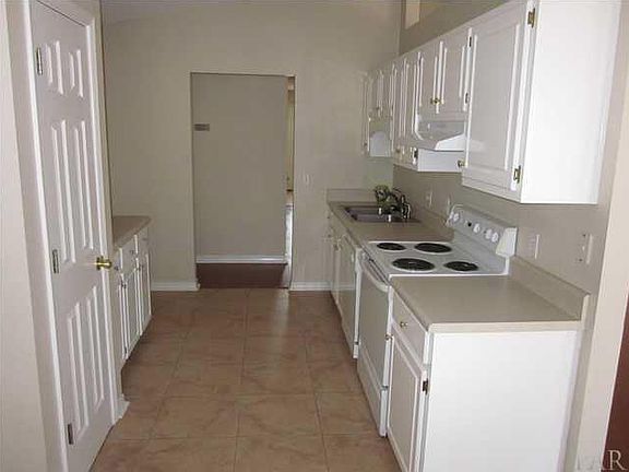 4th image of 3352 Village Green Dr