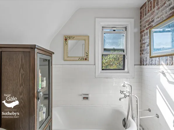 23 Whitson Street image 27 of 40