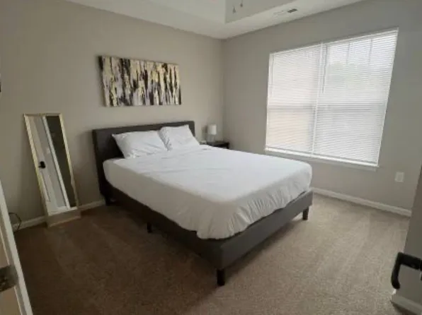 1000 Smugglers Ct, Charlotte, NC 28216