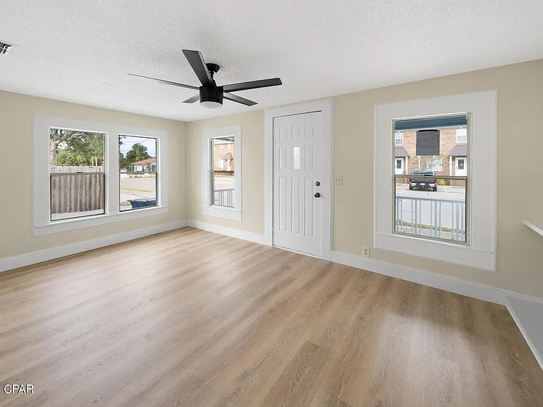 206 E 2nd Ct #A — Photo 10