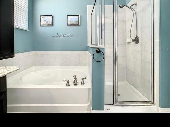 3rd image of 4902 Isle Elm Ct