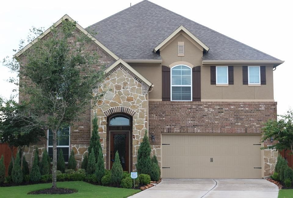 Beautiful stone and brick elevation!