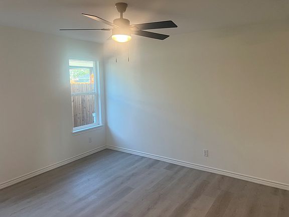 5th image of 1012 Claborne Ct