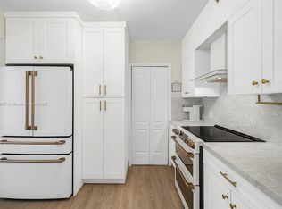 9340 Fontainebleau Blvd #W312, Miami, FL 33172