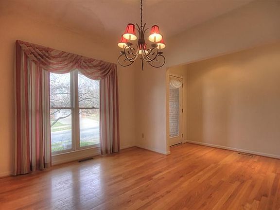 5th image of 689 Andover Village Pl