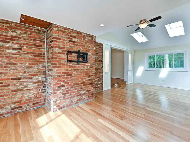 8700 Sudbury Pl — Photo 9