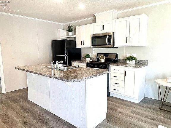 4th image of 2614 Tiffin Ave #27