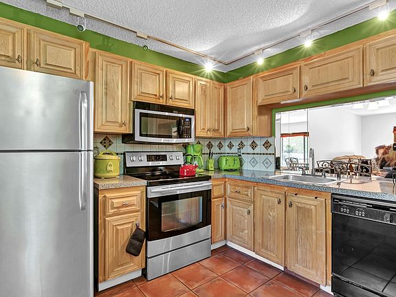 4th image of 490 Westree Ln