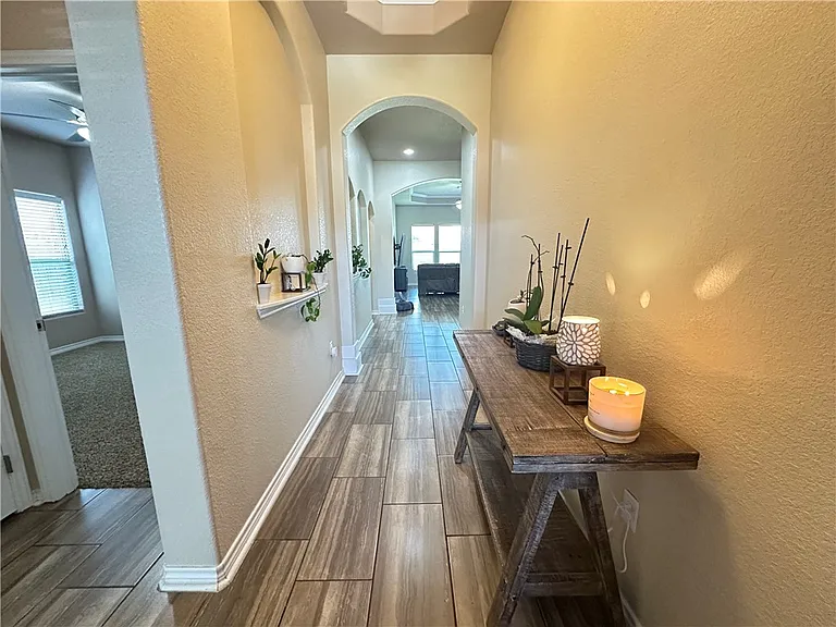 1016 Santa Catalina St — Photo 2