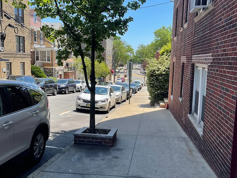 39 74th St #D1 — Photo 5