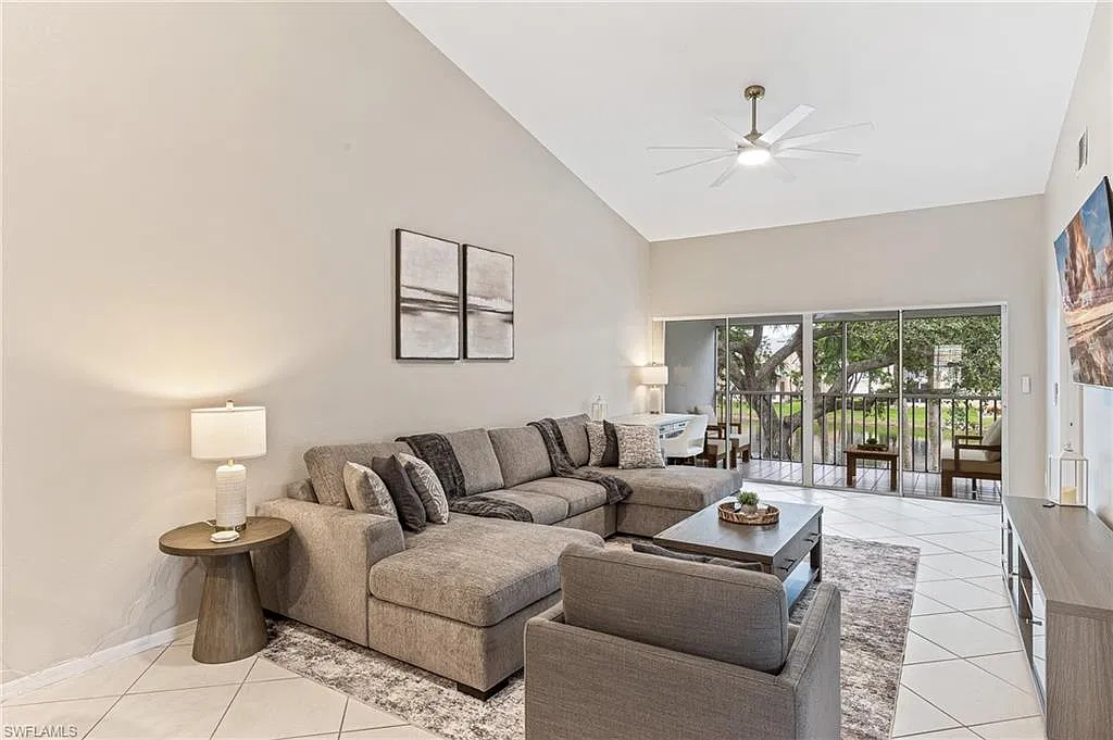 760 Wiggins Lake Dr — Photo 2
