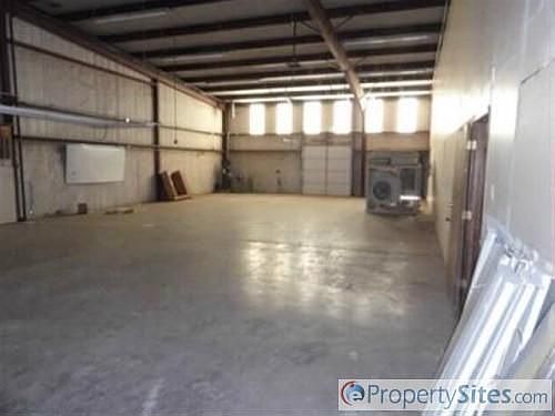 5th image of 2301 W Grand Ave