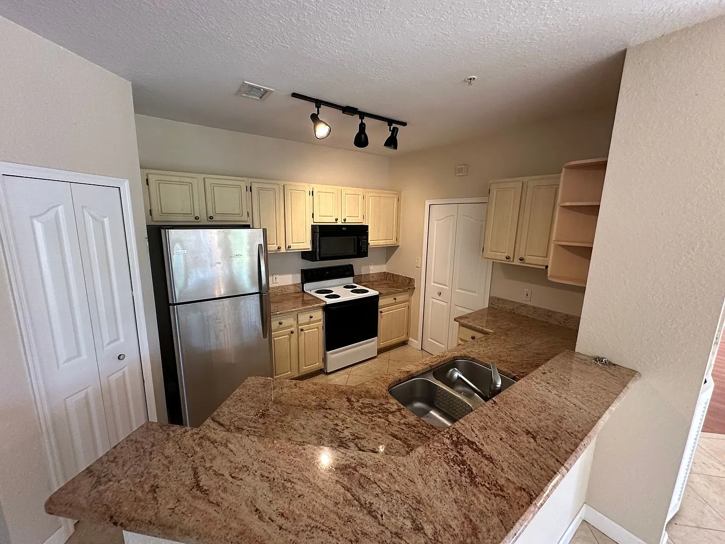 2 bed 2 bath Condo in the heart of Maitland — Photo 4
