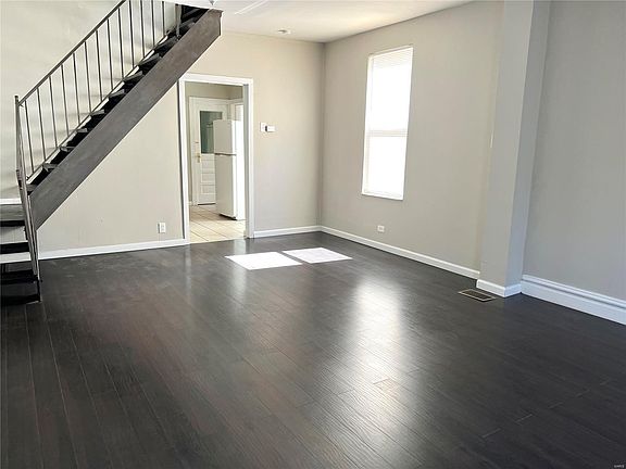 2nd image of 4113 Schiller Pl