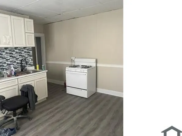 9 Helen St APT 1, Dorchester Center, MA 02124