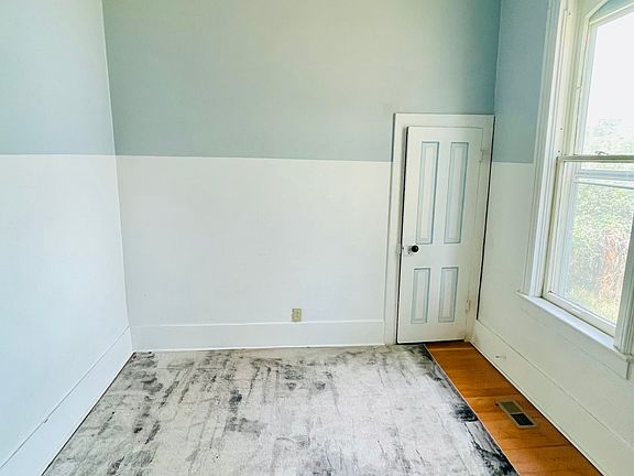 2nd image of 518 S 5th St