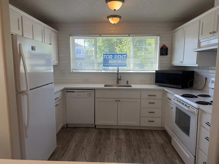 2327 E Sam Parrett Dr — Photo 7