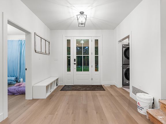 3rd image of 9756 Dewdney Trunk Rd