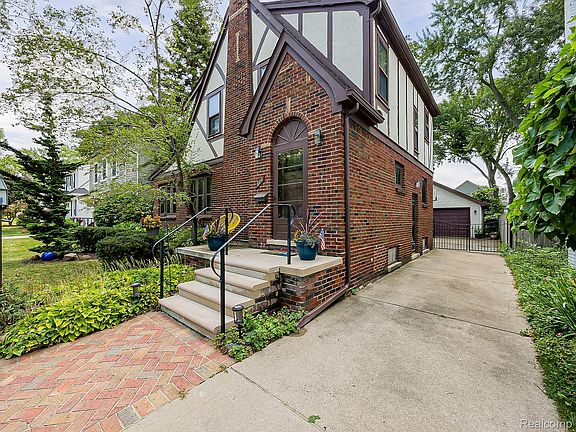 3rd image of 321 Aqua Ct