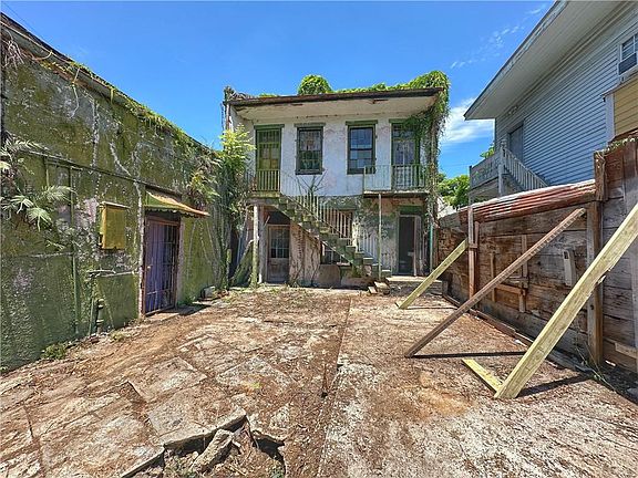 4th image of 1662 Annunciation St