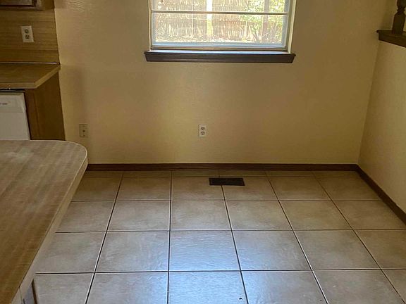 2nd image of 2732 Forest Oaks Cir