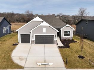 1536 SW Georgetown Dr, Lees Summit, MO 64082