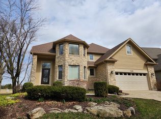 2438 Waterside Dr, Aurora, IL 60502