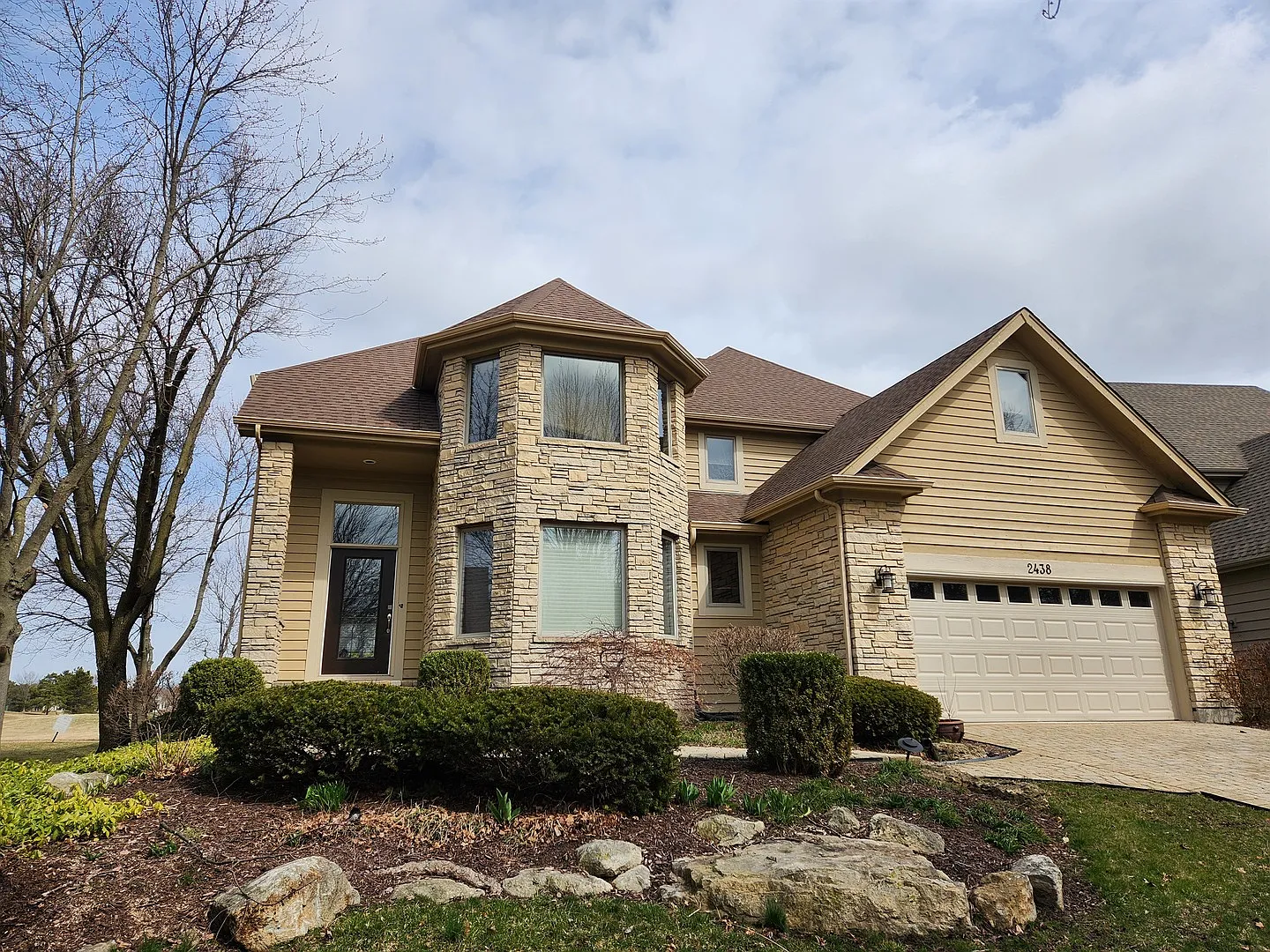 2438 Waterside Dr photo 1