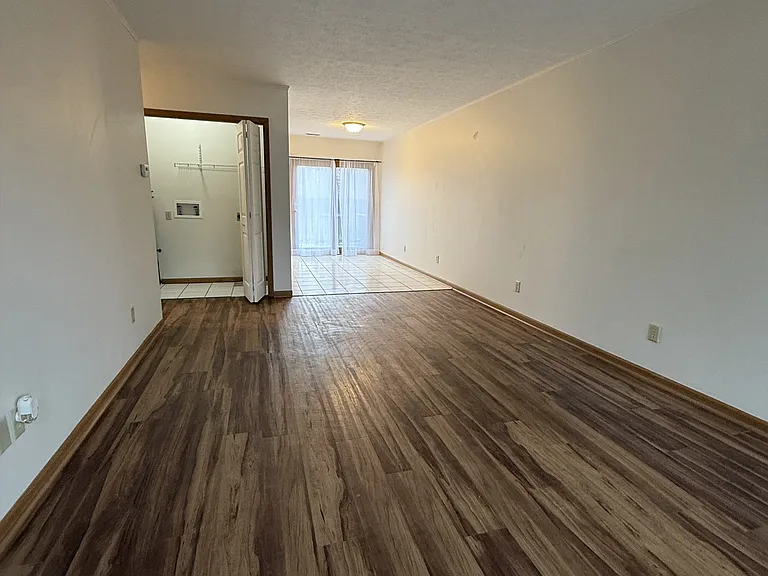 25 W Collins St #1 — Photo 4