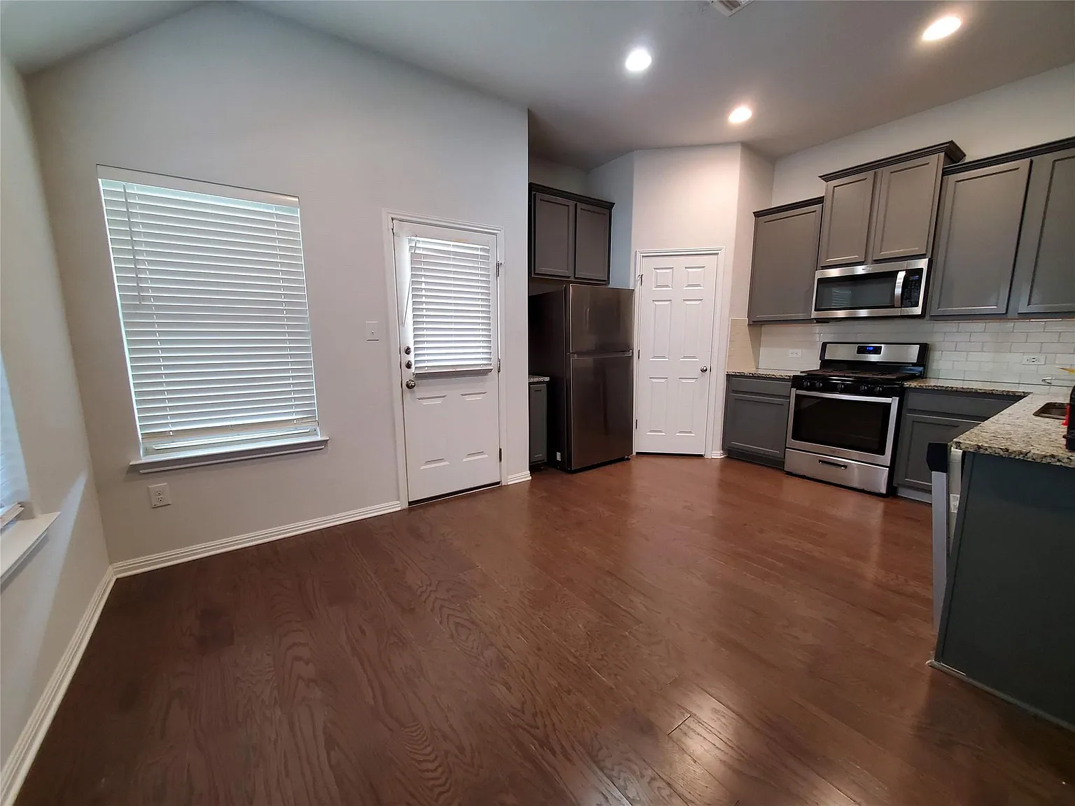4 bed, 2.0 bath, 1690 sqft, $2,495 — Photo 2